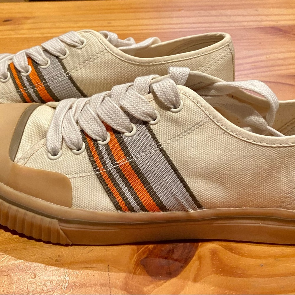 Gola sneaker, size 8, never worn, original box
